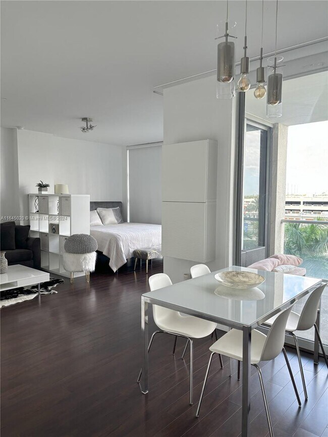 Building Photo - 3451 NE 1st Ave