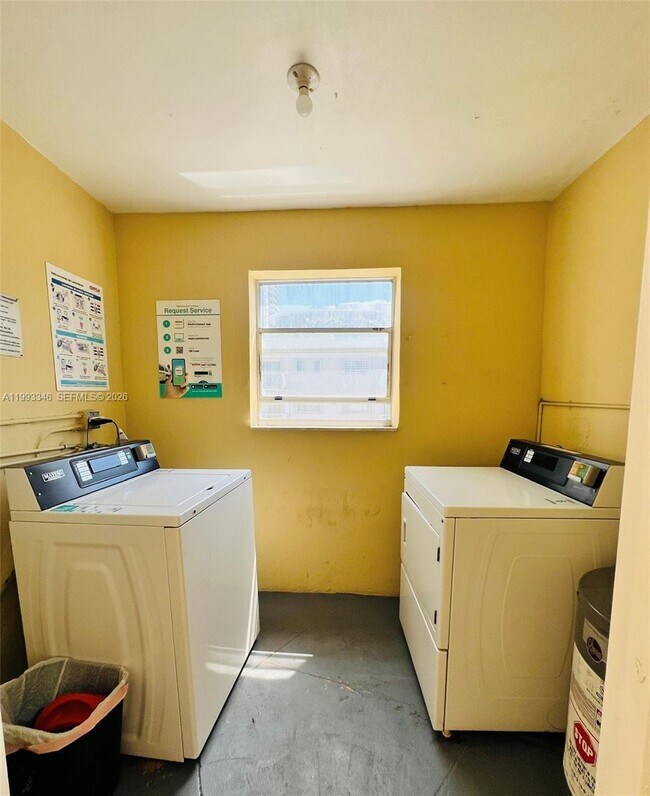 Building Photo - 600 NE 25th St