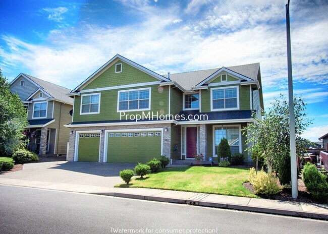Building Photo - Beautiful Five Bedroom Craftsman Style Home in Molalla!