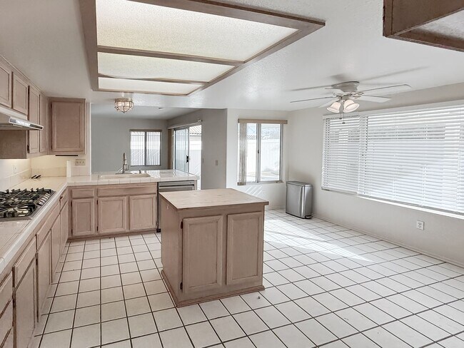 Building Photo - 40041 Zamura Ct