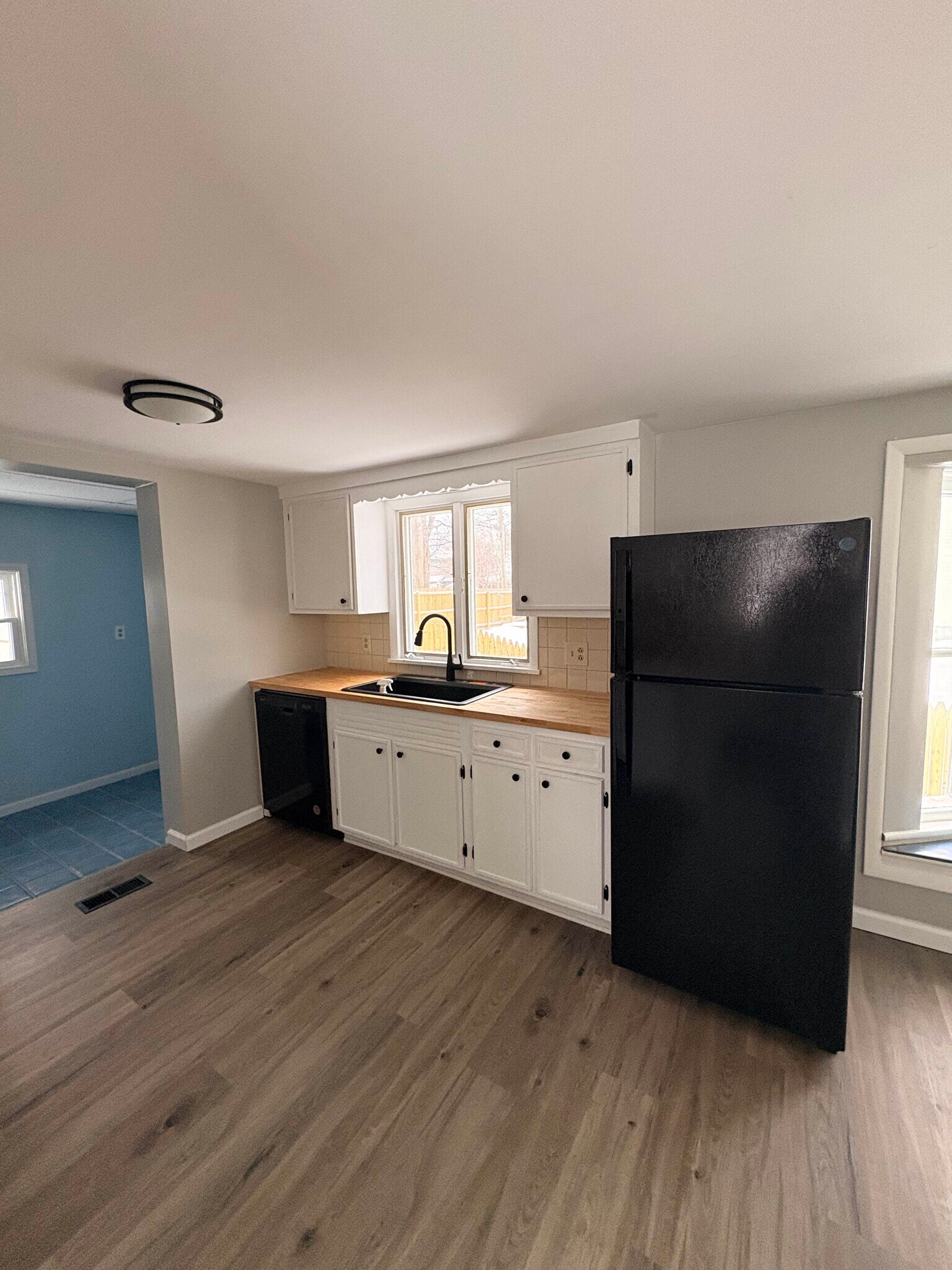 Building Photo - 66 Sea View Ave