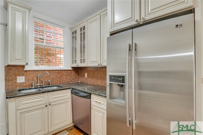 Building Photo - 11 E 34th St