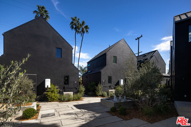 Building Photo - 1805 Penmar Ave