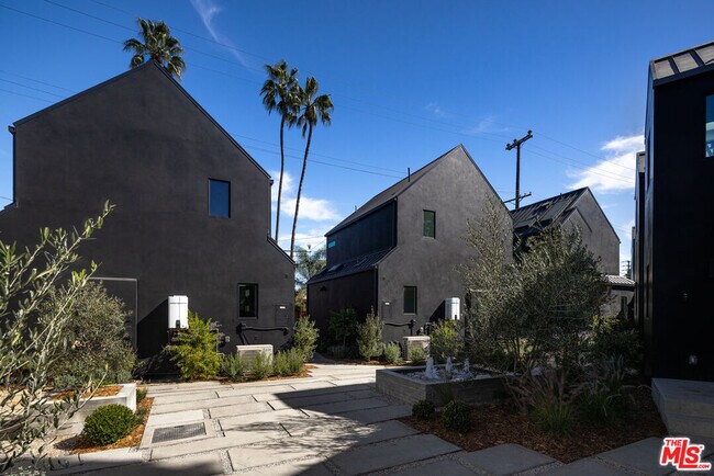 Building Photo - 1821 Penmar Ave