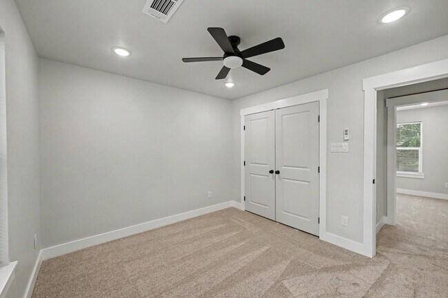 Building Photo - 116 Sun City Ln