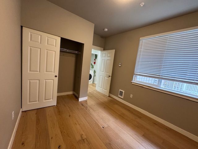 Building Photo - 3500 E Lake Sammamish Pkwy SE