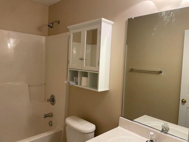 Building Photo - 1247 Carriage Dr
