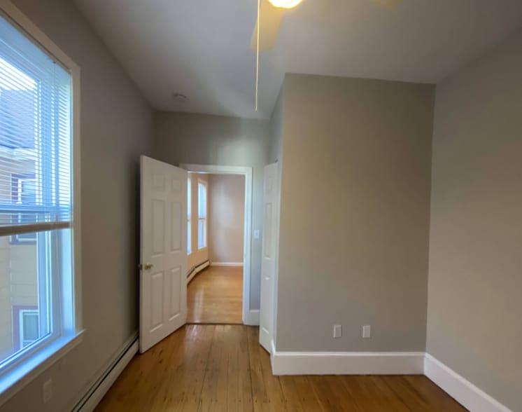 Building Photo - 11 Beacon St