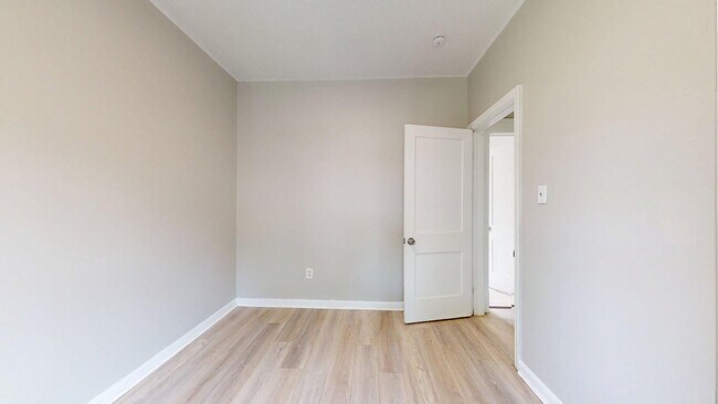 Building Photo - 3816 W 36th St