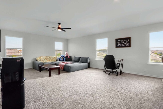 Building Photo - "Spacious 5-Bedroom Home with 3.5 Full Bat...