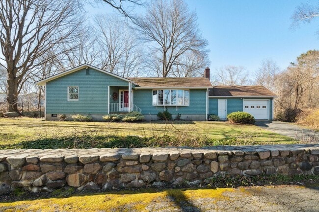 Building Photo - 17 Hillside Rd