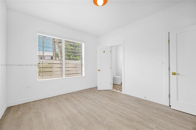 Building Photo - 641 10th St