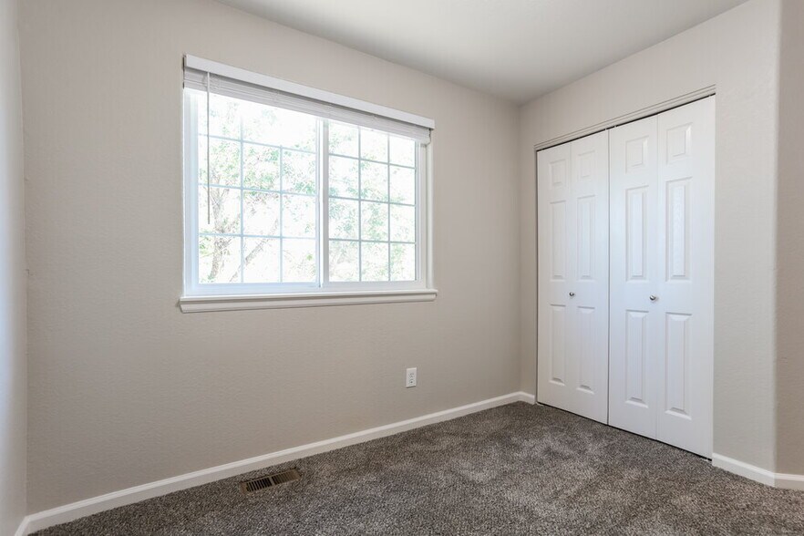 Building Photo - 19754 New Market Ct