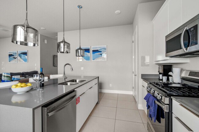 Building Photo - 7740 Sandy Ridge Dr
