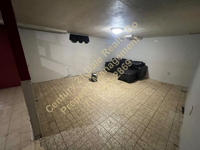 Building Photo - 3 BR 1 Bath Home in Central York School District with an attached Garage