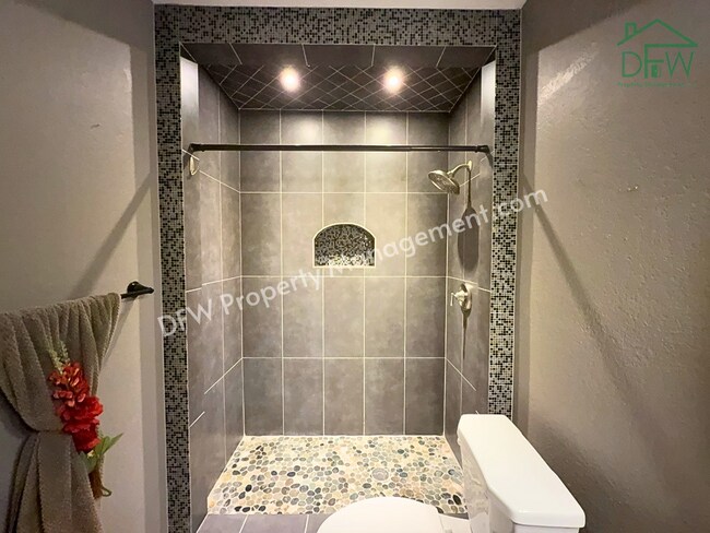 Building Photo - Charming 3-Bedroom Home for Lease in Arlington