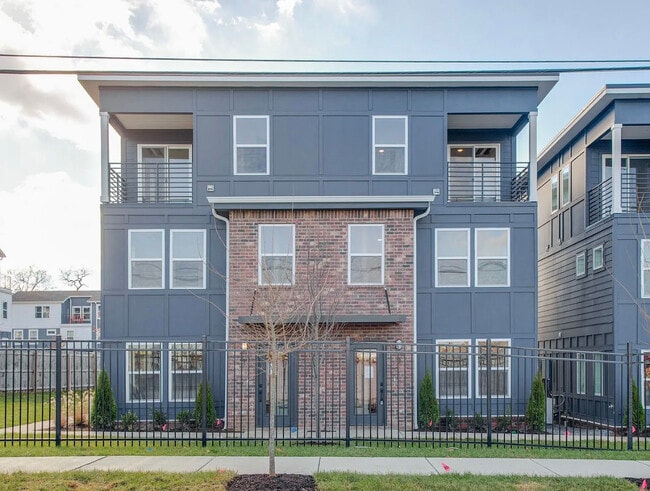 Primary Photo - 102 Duke St