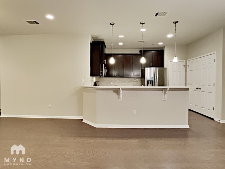 Building Photo - 2304 S Lakeline Blvd