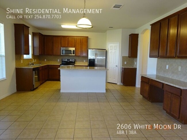 Building Photo - 2606 White Moon Dr