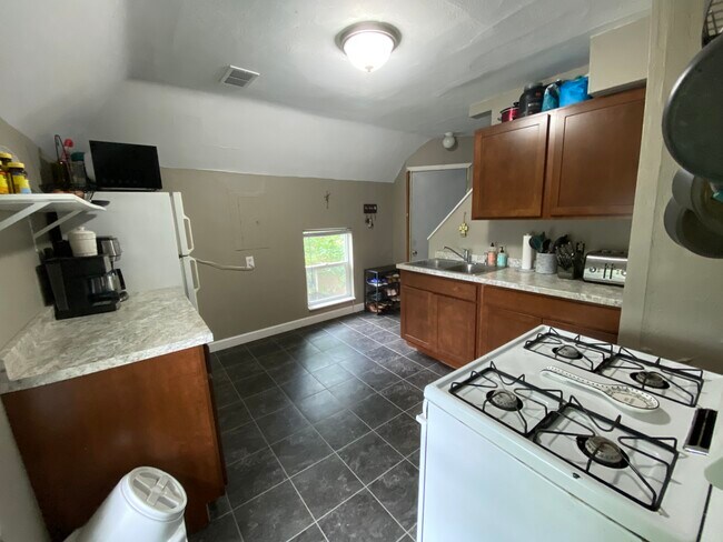 Newly remodeled kitchen - 1346 W Minnehaha Ave