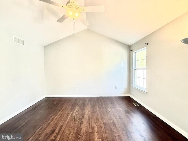 Building Photo - 25 Canal View Dr