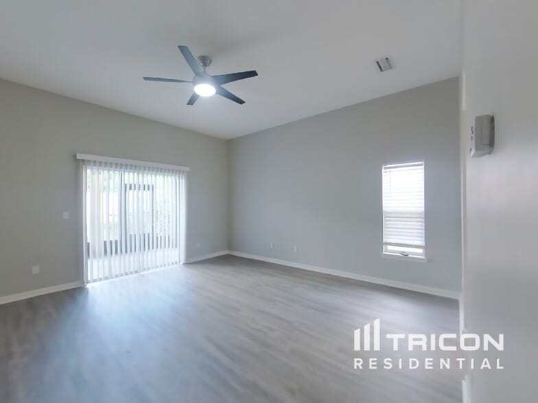 Building Photo - 96313 Piedmont Dr