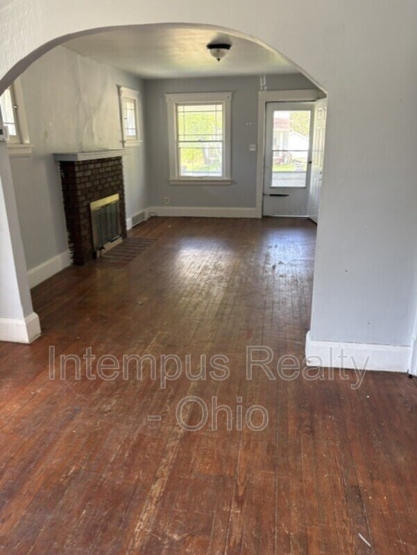 Building Photo - 231 Marmion Ave