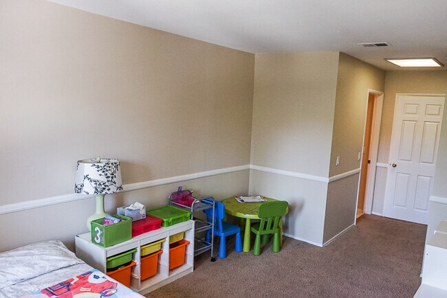 Building Photo - Wonderful 2 bedroom / 2.5 bath Home in Pla...