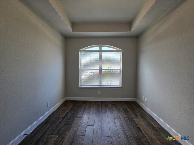 Building Photo - 1324 Spring Row St