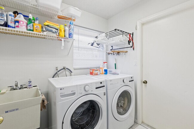 Building Photo - 1007 Spoonbill Cir