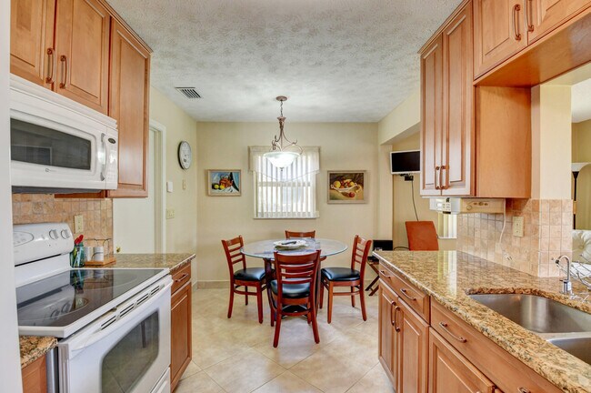 Building Photo - 14425 Amapola Way