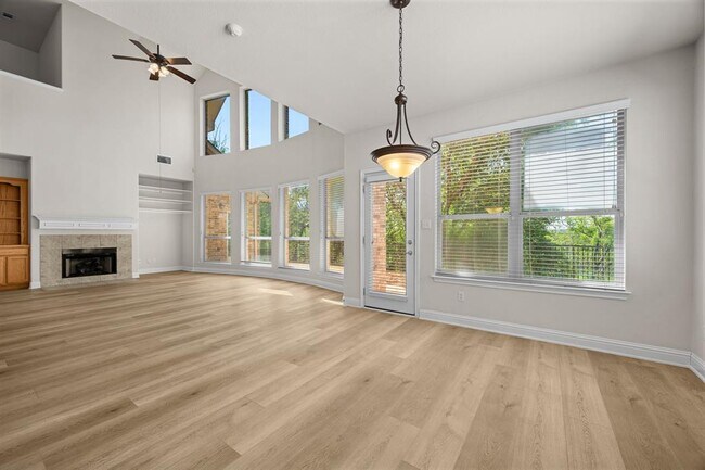 Building Photo - 6819 Chalk Hill Dr