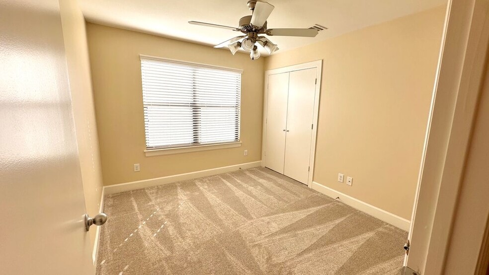 Building Photo - 2710 Hullsmith Dr