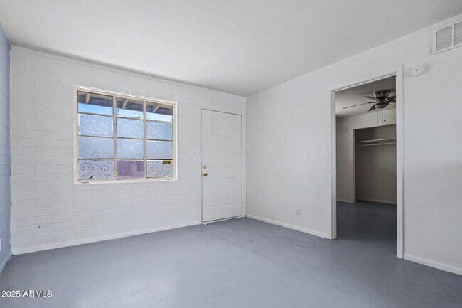 Building Photo - 1102 S Stratton Ln