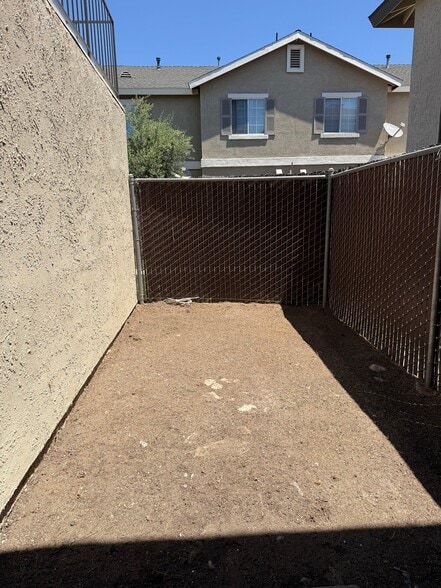 Building Photo - 5776 Rostrata Ave