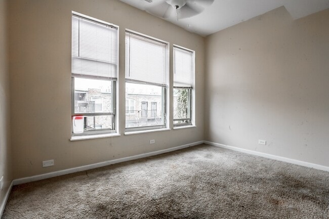 Building Photo - Spacious 4 Bedroom for Rent!