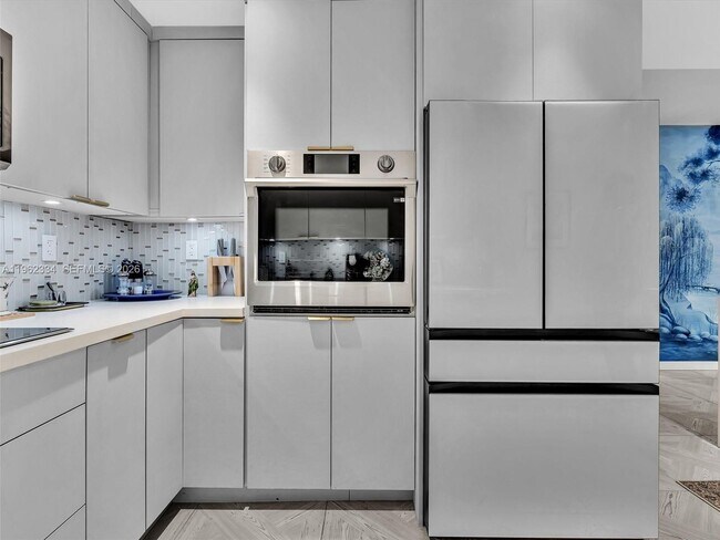 Building Photo - 101 Crandon Blvd