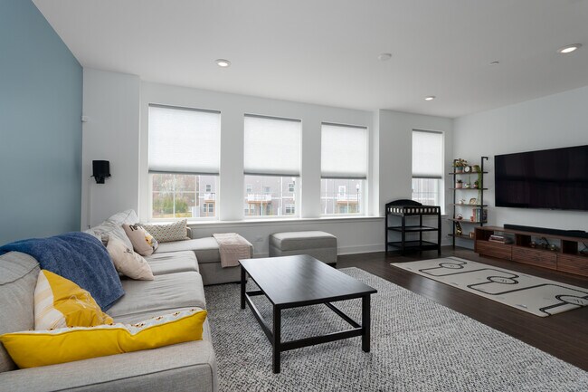 Building Photo - 1907 Swales Ct