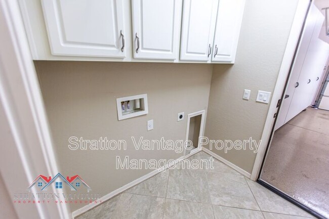 Building Photo - 256 N Jesse St