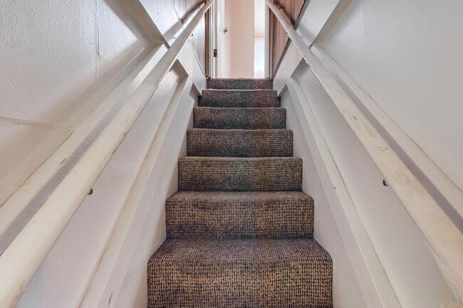 Building Photo - Charming 3 bedroom, 2 bath home in Central El Paso! Special No admin fee, $29 application fee!