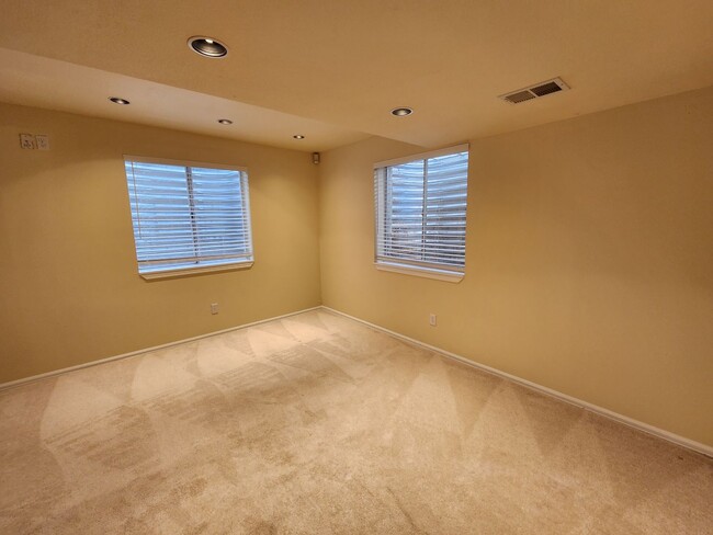 Building Photo - Great Saddle Rock Heights Home! 5 Bedroom ...