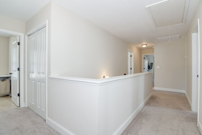 Building Photo - Gorgeous 5-Bedroom 3.5 Bath Home
