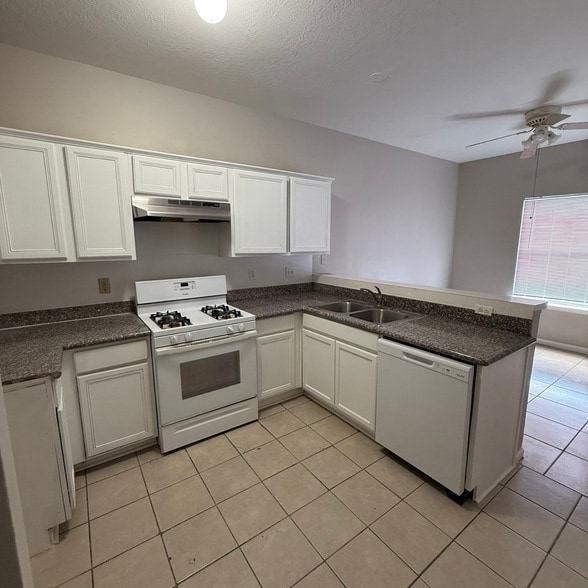 Building Photo - 19959 Sycamore Valley Dr