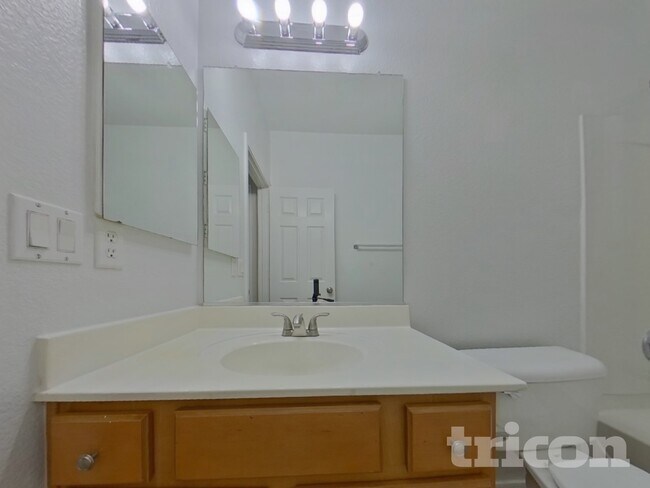 Building Photo - 15034 N 146th Ln