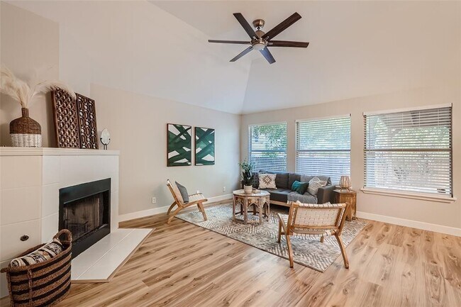 Building Photo - 1701 Hollow Tree Blvd