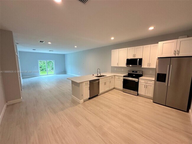 Building Photo - 10385 Port Everglades St