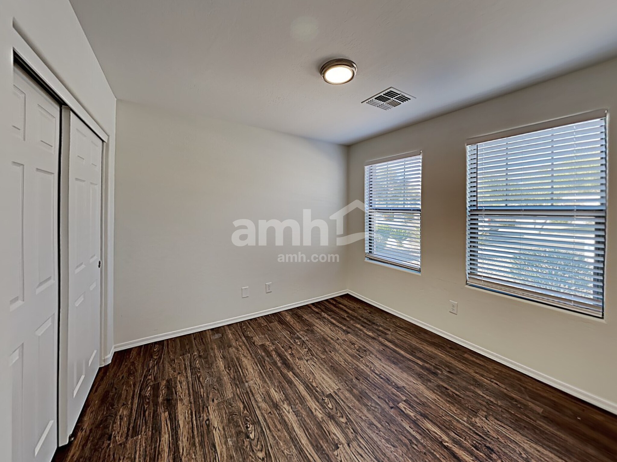 Building Photo - 3429 E Crescent Way