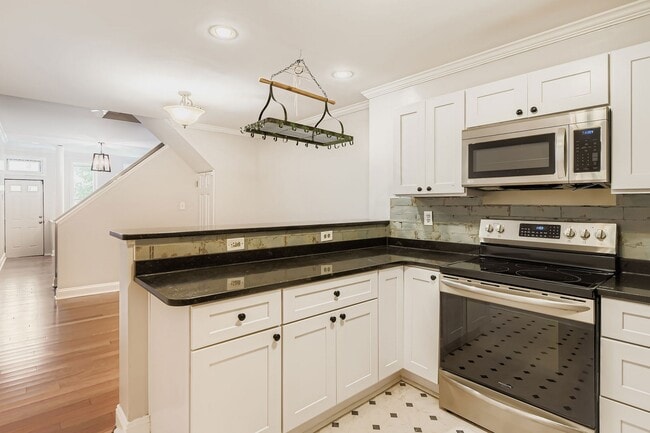 Building Photo - 2535 N Howard St