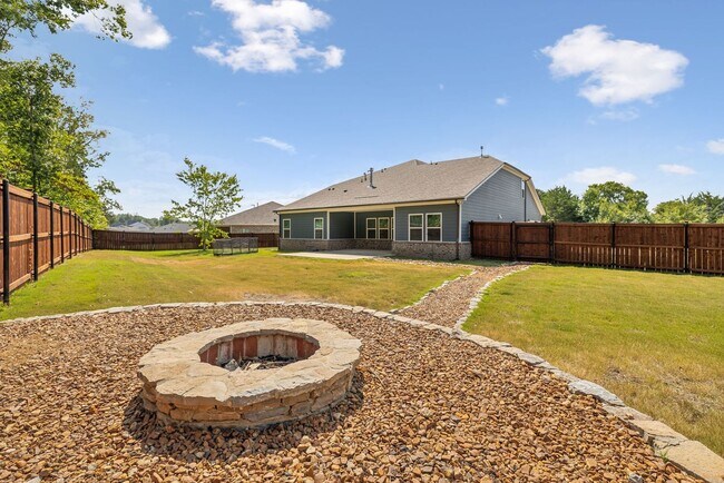 Building Photo - Nolensville home in the highly sought-afte...