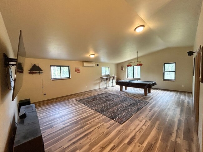 Building Photo - Huge Shop with 2 bedroom 2 bath Condo attached!